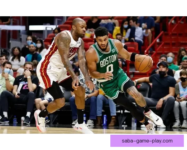 古德温倒地拼抢遭卡尔克布伦纳压伤 伤后返回更衣室接受治疗